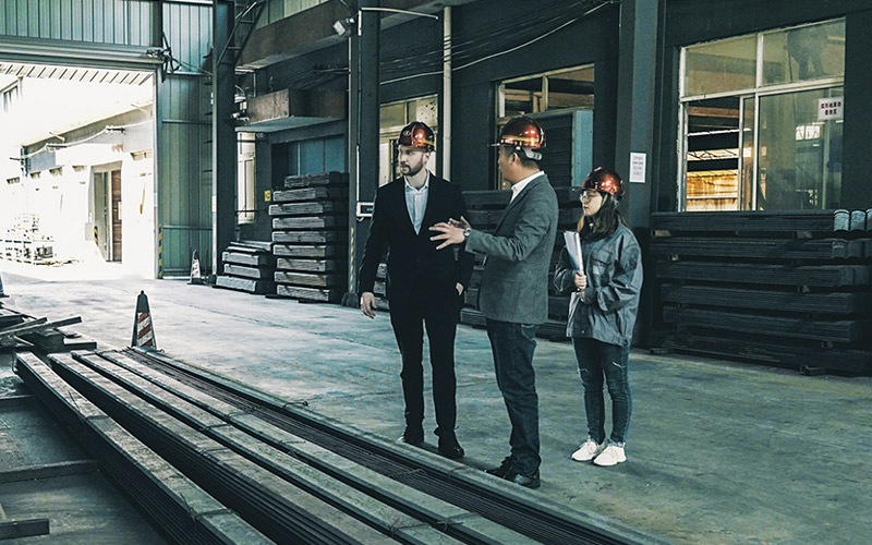 Custom-Development-Services خدمات التطوير المخصصة