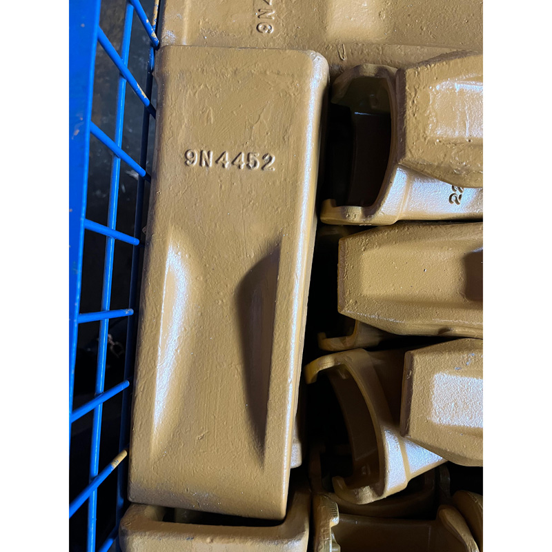 دلو الأسنان 27131219 25RC121U3452RC قطع غيار آلات البناء المصنوعة من سبائك الصلب للحفارة / عجلة اللودر