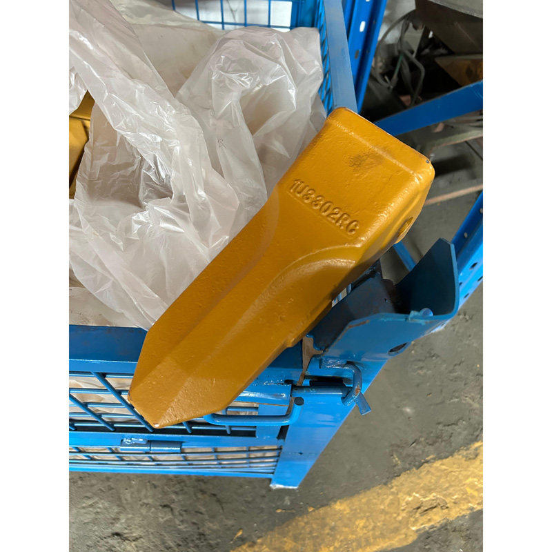 أسنان دلو الحفارة 1U3302RC 1U3352RC 1U3202RC 1U3252RC طرف الجرافة ذو الأسنان المصبوبة